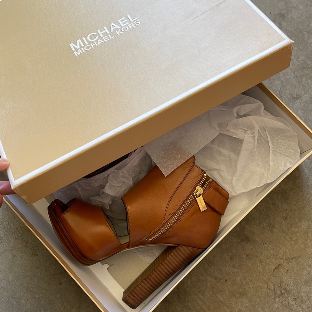 NWT Michael Kors heels